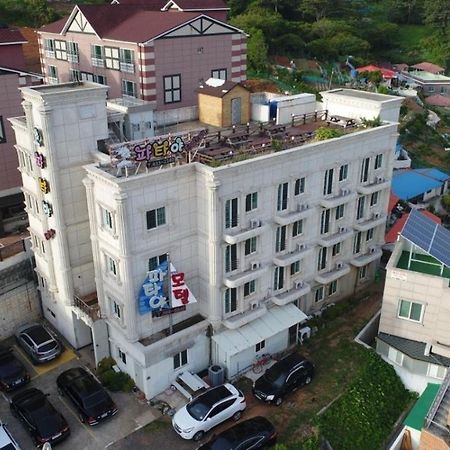 Pataya Motel Geoje Exterior photo